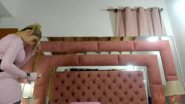 CarolBarker – webcam model profile photo Image 6