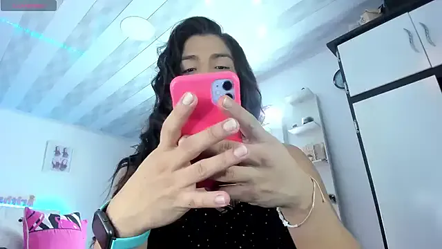 zui_lu – webcam model profile photo Image 10