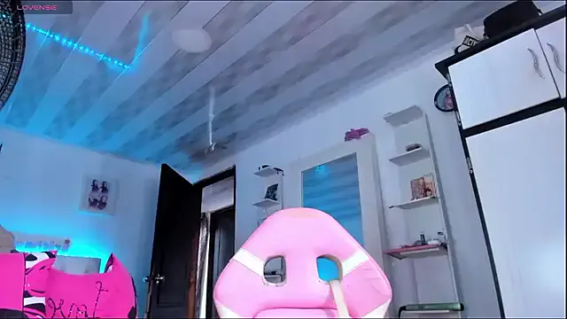 zui_lu – webcam model profile photo Image 4