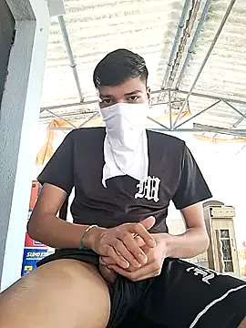 zui_lu – webcam model profile photo Image 2