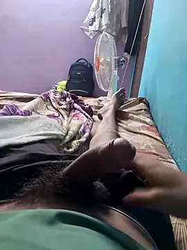 zui_lu – webcam model profile photo Image 7