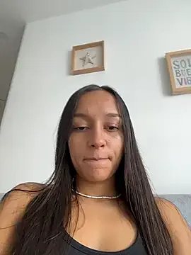 roouse – webcam model profile photo Image 11