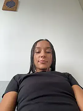 roouse – webcam model profile photo Image 14