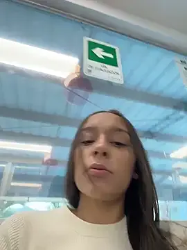 roouse – webcam model profile photo Image 16