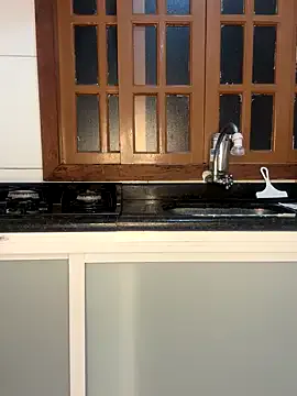 roouse – webcam model profile photo Image 8