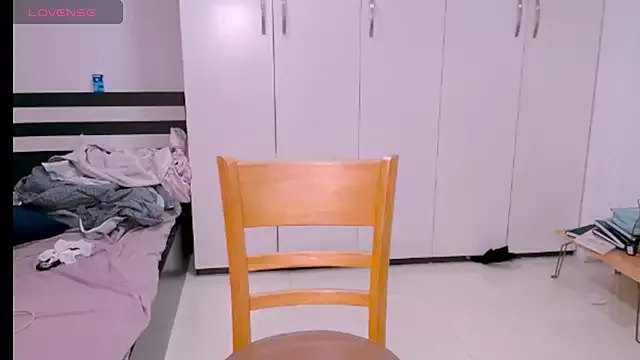 Mia--meow – webcam model profile photo Image 6