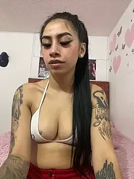 roouse – webcam model profile photo Image 7
