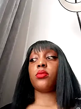 roouse – webcam model profile photo Image 6