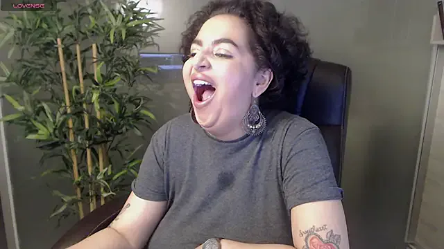 Nonchan_ – webcam model profile photo Image 10