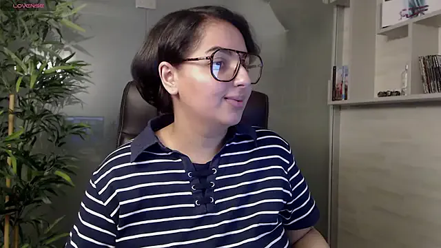 Nonchan_ – webcam model profile photo Image 7