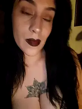 zui_lu – webcam model profile photo Image 2