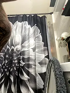 roouse – webcam model profile photo Image 9