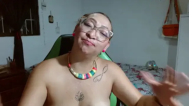 roouse – webcam model profile photo Image 10