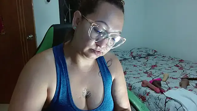 roouse – webcam model profile photo Image 13