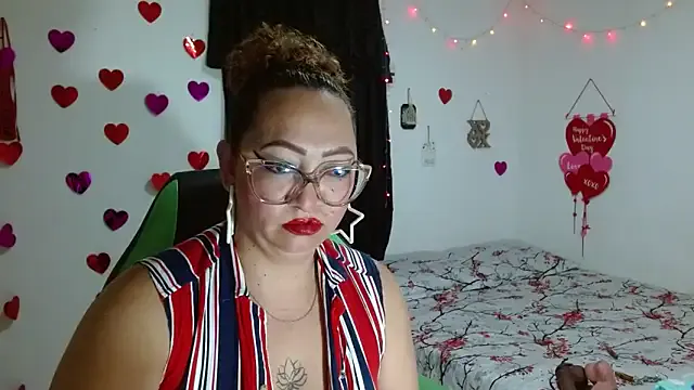 roouse – webcam model profile photo Image 14