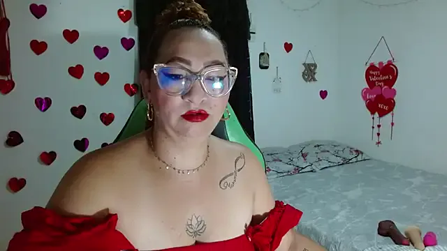 roouse – webcam model profile photo Image 15