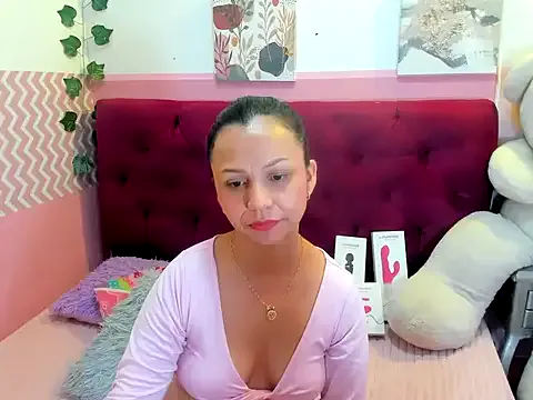 seraphine23 – webcam model profile photo Image 16