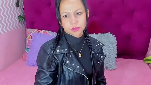 seraphine23 – webcam model profile photo Image 5