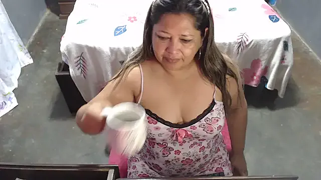 hina_porn – webcam model profile photo Image 4