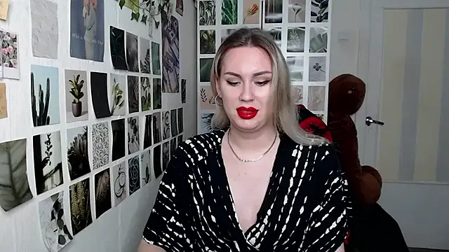 Yui-Ch – webcam model profile photo Image 10