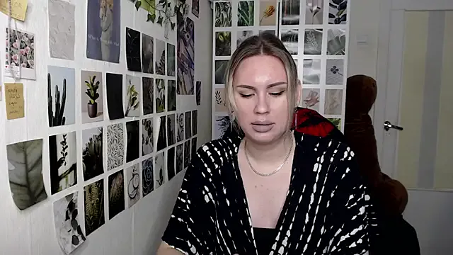 Yui-Ch – webcam model profile photo Image 11