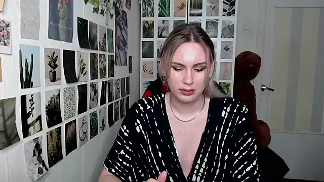 Yui-Ch – webcam model profile photo Image 12