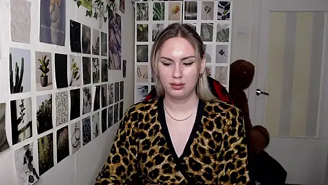 Yui-Ch – webcam model profile photo Image 15