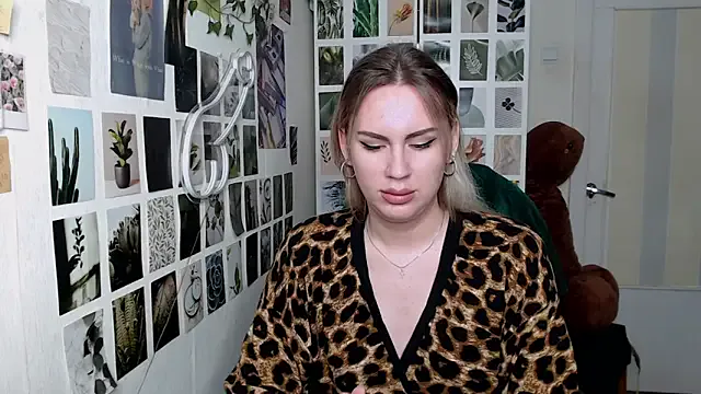 Yui-Ch – webcam model profile photo Image 19