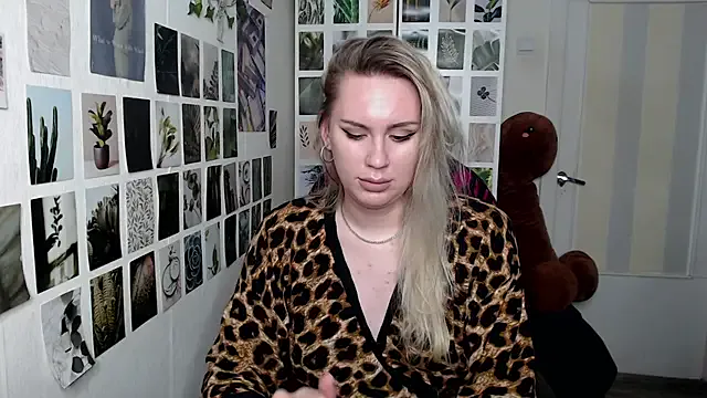 Yui-Ch – webcam model profile photo Image 2