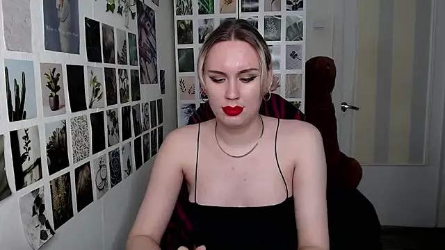 Yui-Ch – webcam model profile photo Image 4