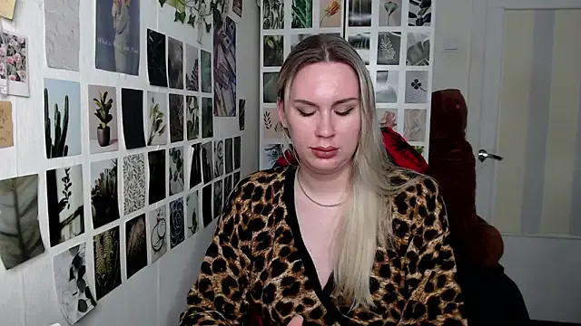 Yui-Ch – webcam model profile photo Image 7