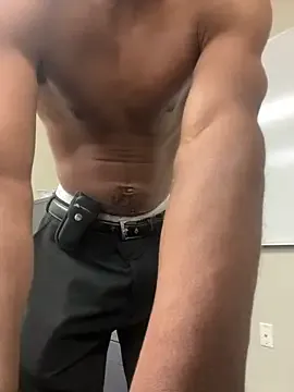 roouse – webcam model profile photo Image 4