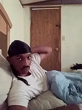 roouse – webcam model profile photo Image 7