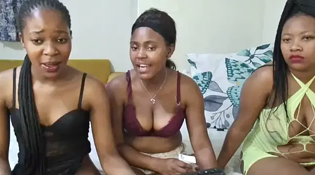 roouse – webcam model profile photo Image 2