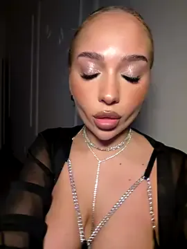 roouse – webcam model profile photo Image 15