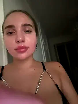 roouse – webcam model profile photo Image 2