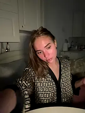 roouse – webcam model profile photo Image 5