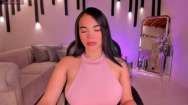  – webcam model profile photo Image 18