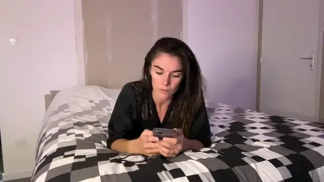 roouse – webcam model profile photo Image 3