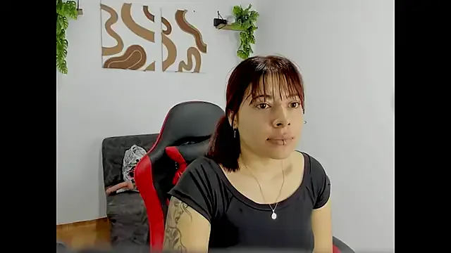  – webcam model profile photo Image 11
