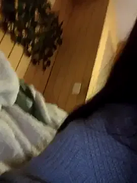 roouse – webcam model profile photo Image 6