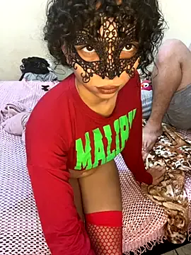 zui_lu – webcam model profile photo Image 4