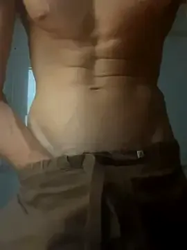 roouse – webcam model profile photo Image 4