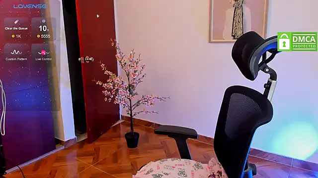 BigAssBee – webcam model profile photo Image 2