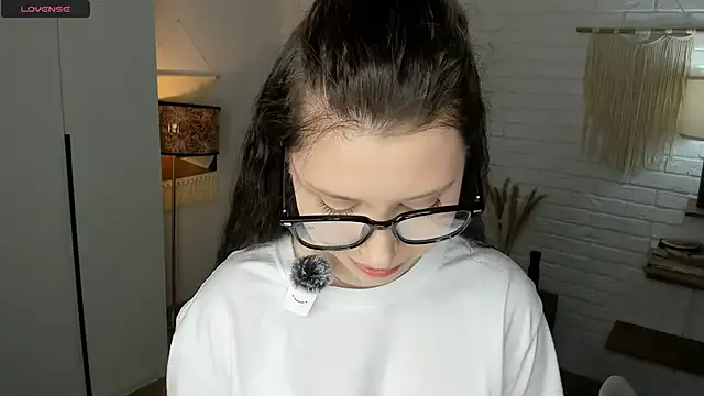 lucy-joy – webcam model profile photo Image 2