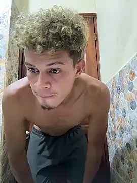 roouse – webcam model profile photo Image 12