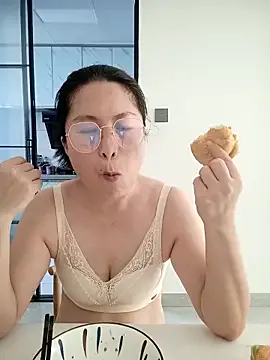 Nonchan_ – webcam model profile photo Image 15