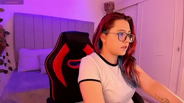 oxo_yuna_oxo – webcam model profile photo Image 10