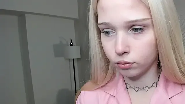 thai-dreamgirl – webcam model profile photo Image 4