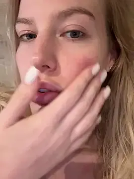 roouse – webcam model profile photo Image 11